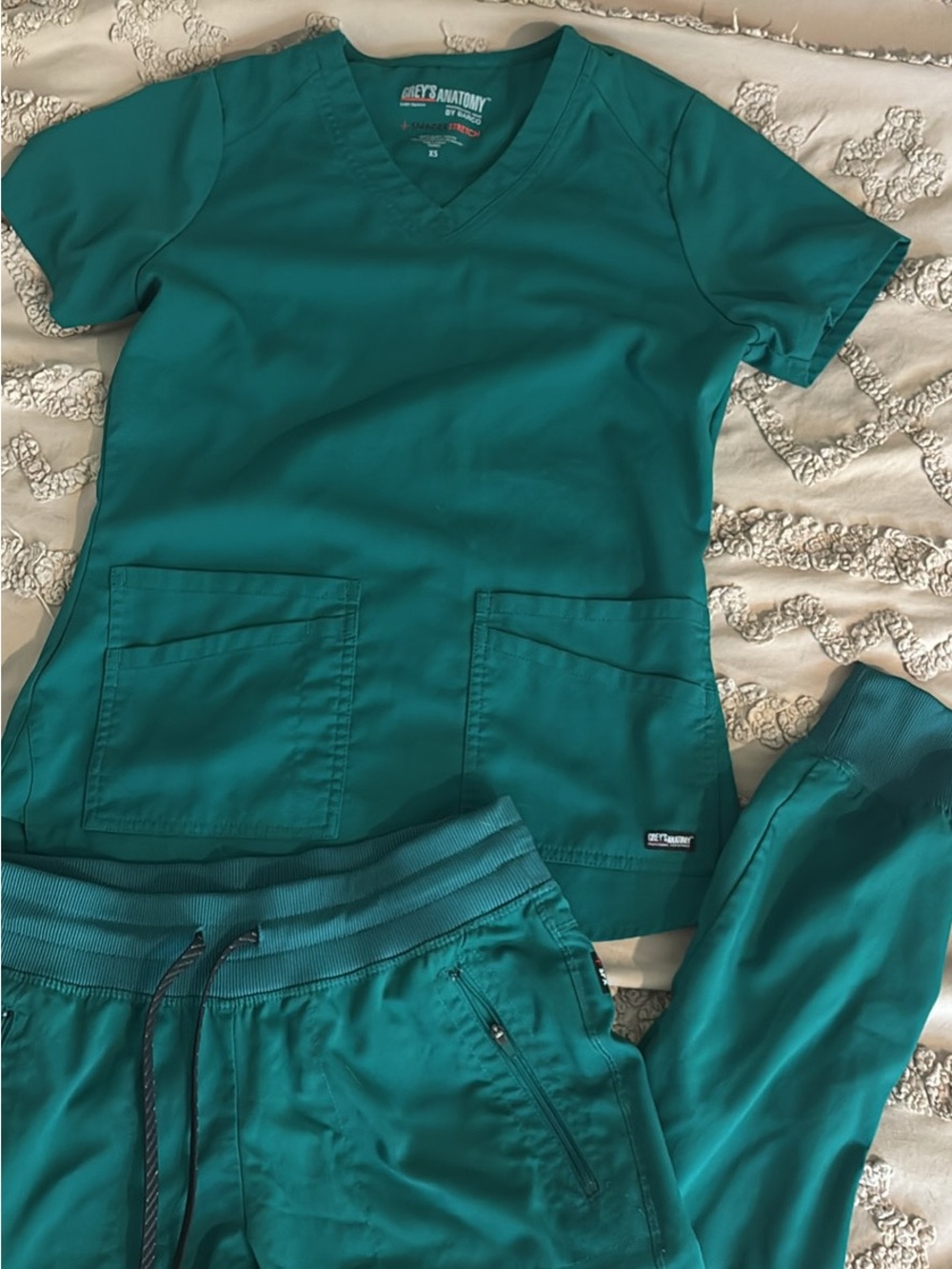 Grey's Anatomy Teal V-Neck Scrub Top with Jogger Pants